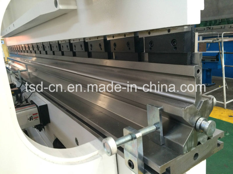 آلة هيدروليكية / الفرامل الهيدروليكية الصحافة باستخدام الحاسب الآلي / المجلد (WE67K-250/4000)