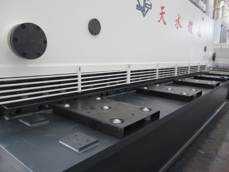 آلة القص الهيدروليكية المقصلة لقص لوحة الصلب 6 م (QC11Y-8X6000)