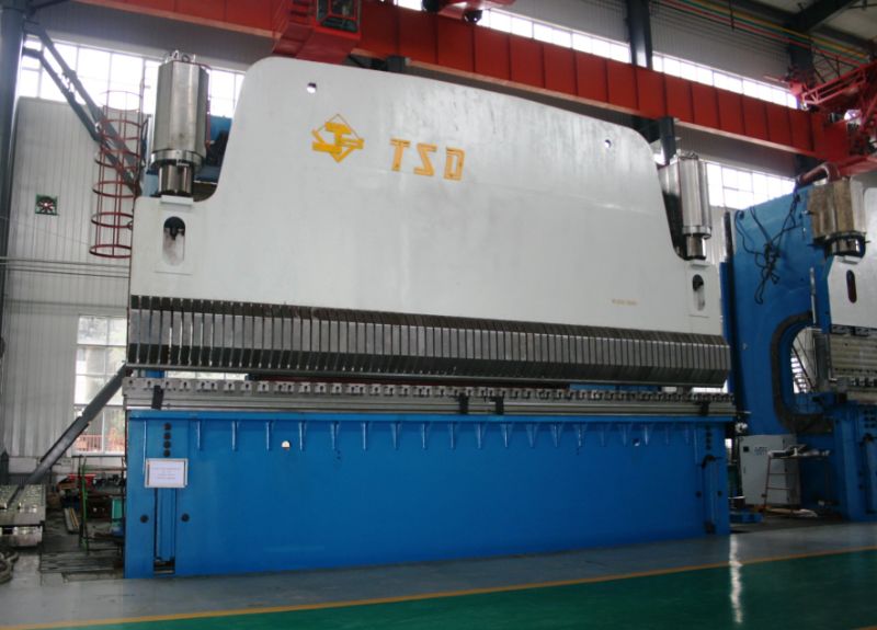 مكابح ثقيلة 1200t تستخدم لصنع ذراع الرفع (WE67K-1000/10000)