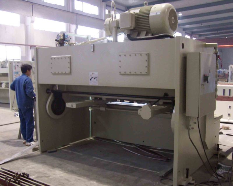 آلة القص الهيدروليكية القياسية