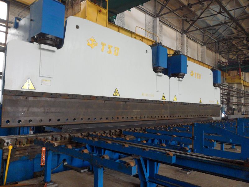 جنبا إلى جنب الفرامل الصحافة لصنع برج القطب الكهربائي (WE67K-800/7000 DA56S)