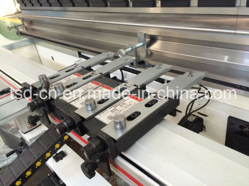 آلة هيدروليكية / الفرامل الهيدروليكية الصحافة باستخدام الحاسب الآلي / المجلد (WE67K-250/4000)