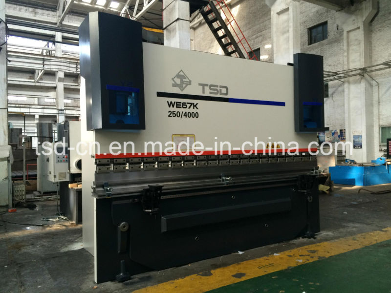 آلة هيدروليكية / الفرامل الهيدروليكية الصحافة باستخدام الحاسب الآلي / المجلد (WE67K-250/4000)