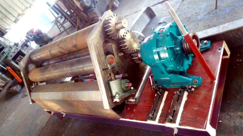 آلة المتداول للصفائح السميكة لفة 8 مم (W11F-8X1550)