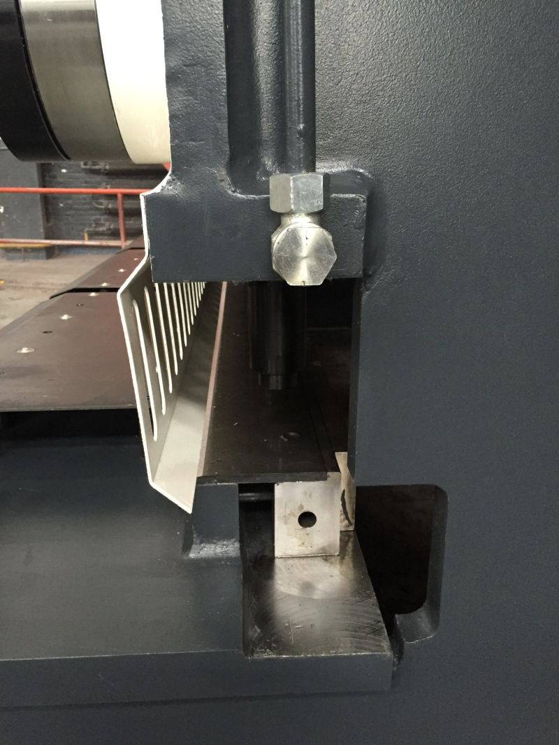 آلة قص المقصلة مع زاوية القطع القابلة للتعديل (QC11Y-6X4000)